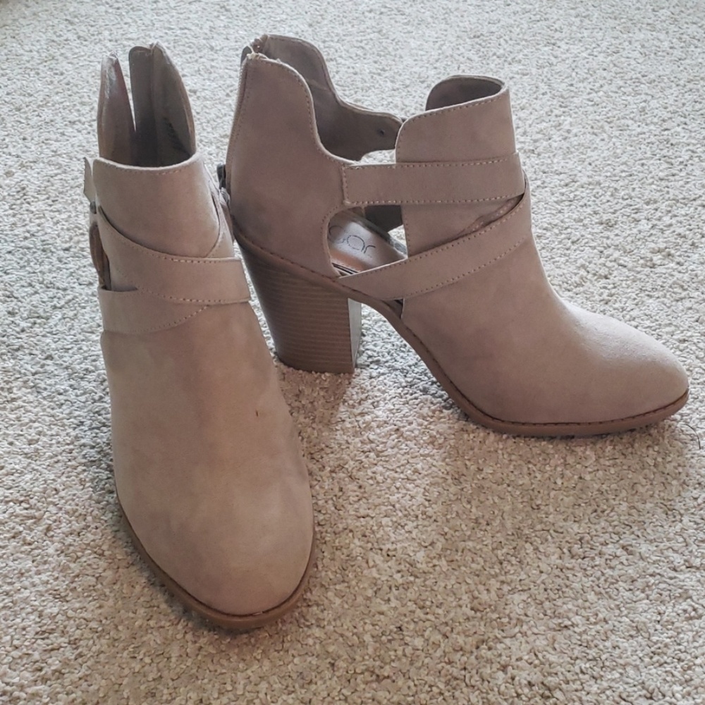 Heeled booties